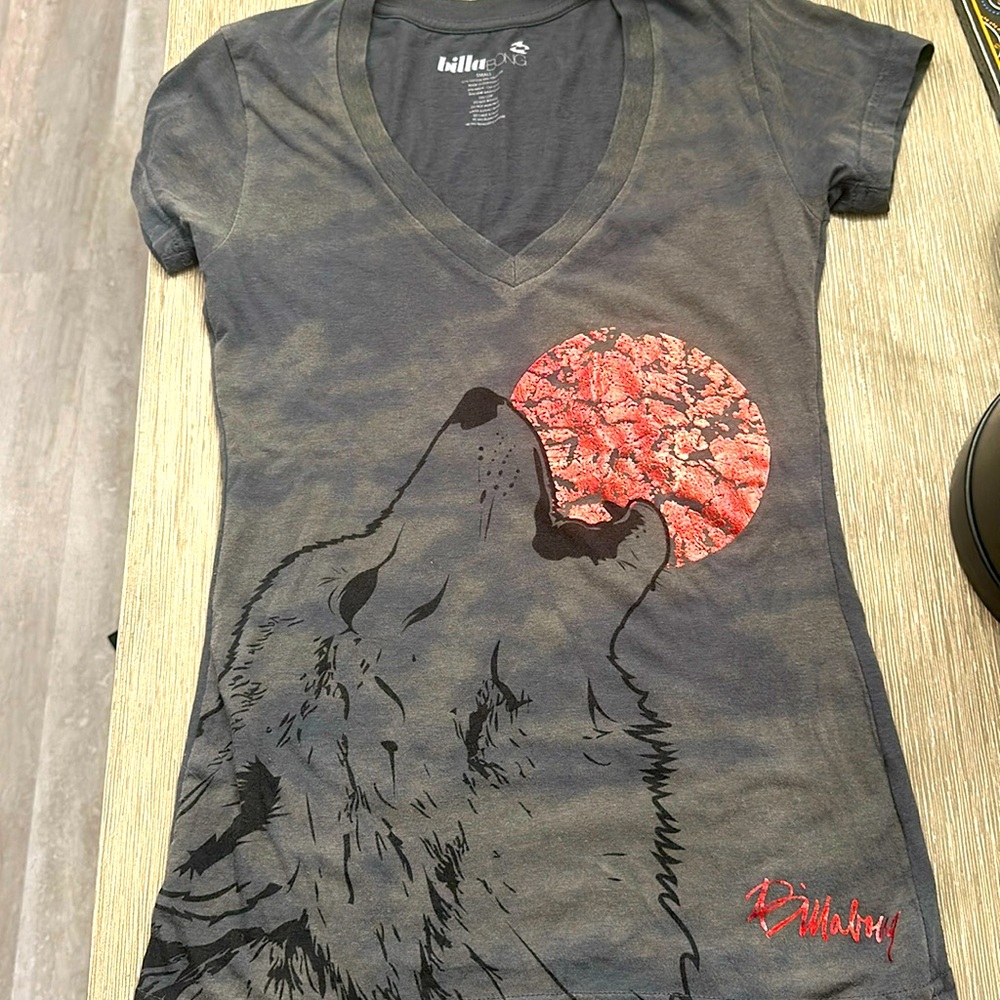 Billabong v neck tee